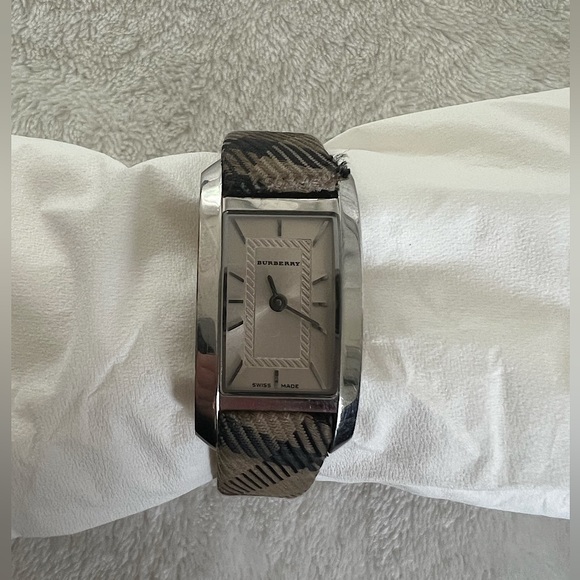 Burberry Stainless Steel BU1051 Classic Women's Wristwatch - Picture 1 of 8